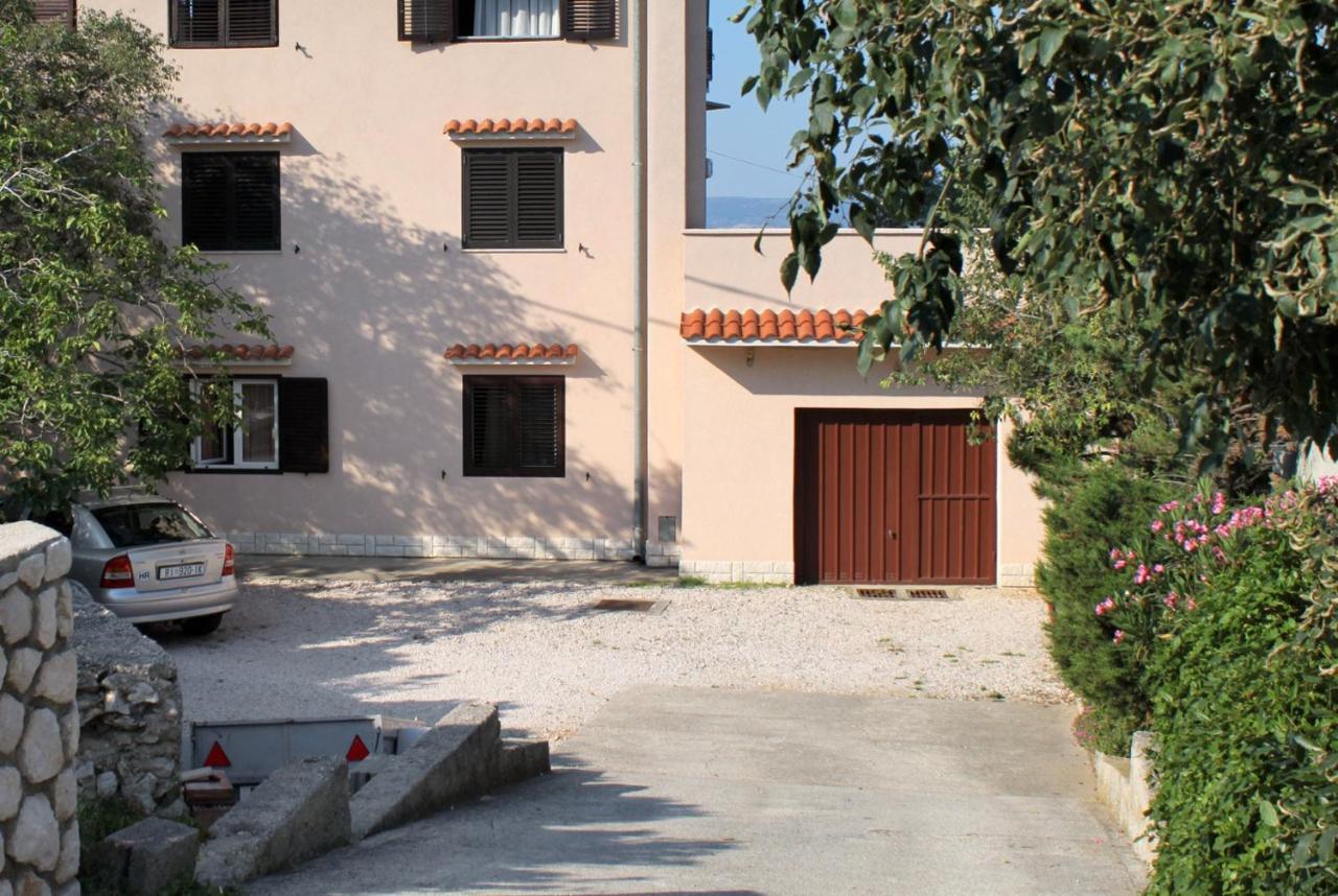 Apartments With A Parking Space Novi Vinodolski - 5587 외부 사진