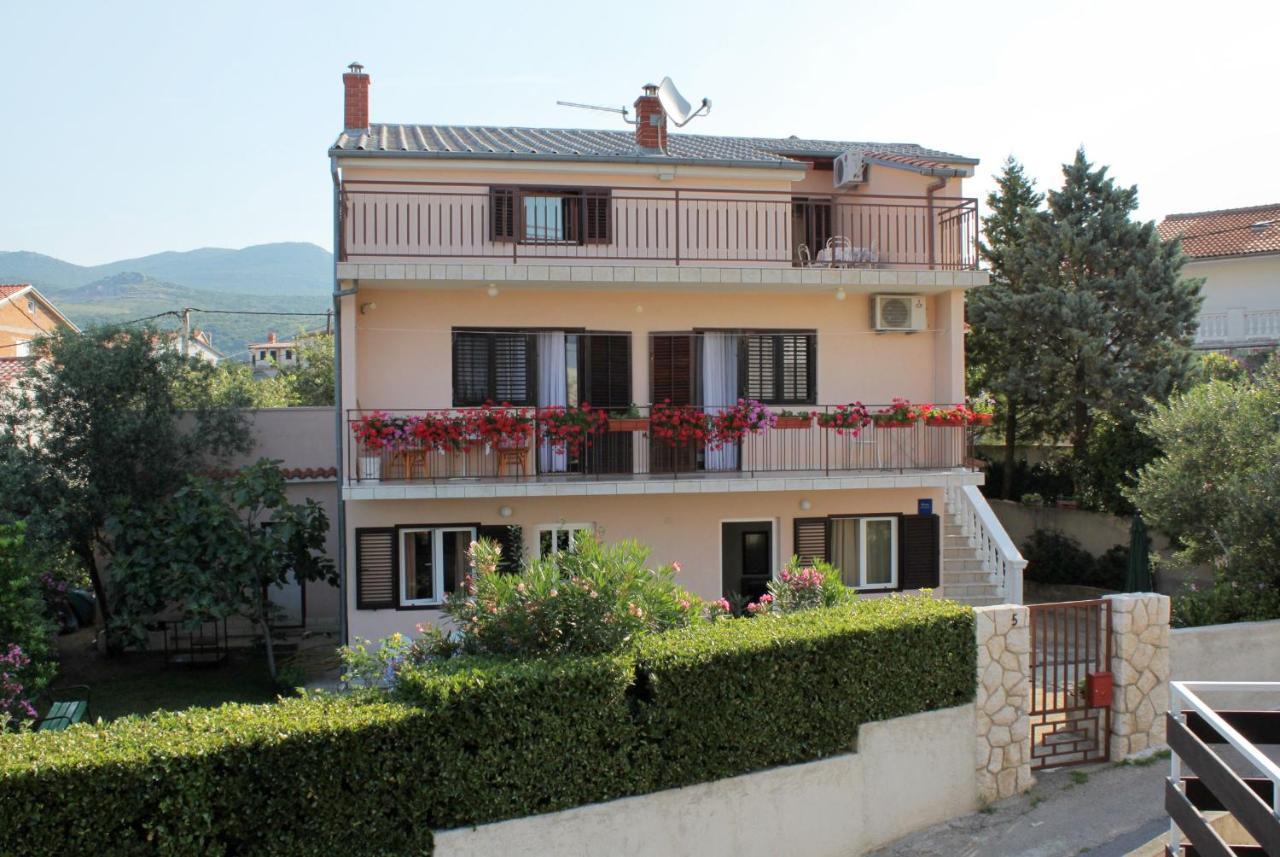 Apartments With A Parking Space Novi Vinodolski - 5587 외부 사진