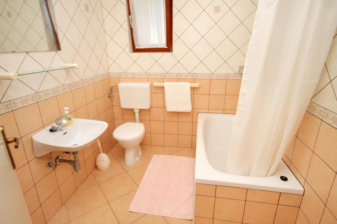 Apartments With A Parking Space Novi Vinodolski - 5587 외부 사진